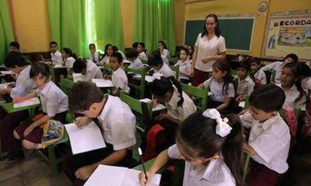 Tradición. Técnicas tradicionales como el dictado siguen vigentes en escuelas locales. //Hoy.com.py