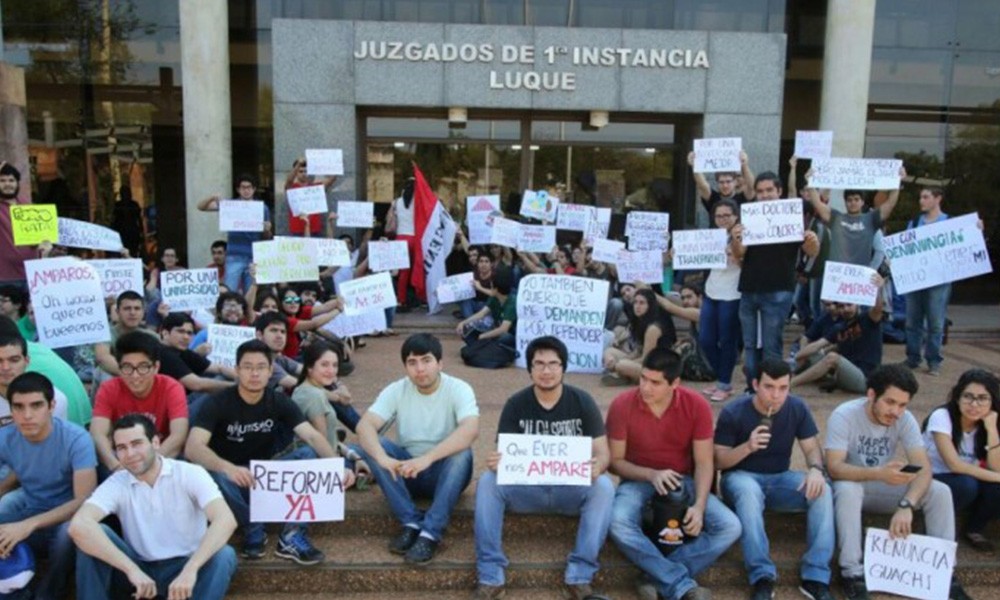Varias facultades se solidarizaron con la causa de los estudiantes de Ingeniería. Foto://Lanacion.com.py 