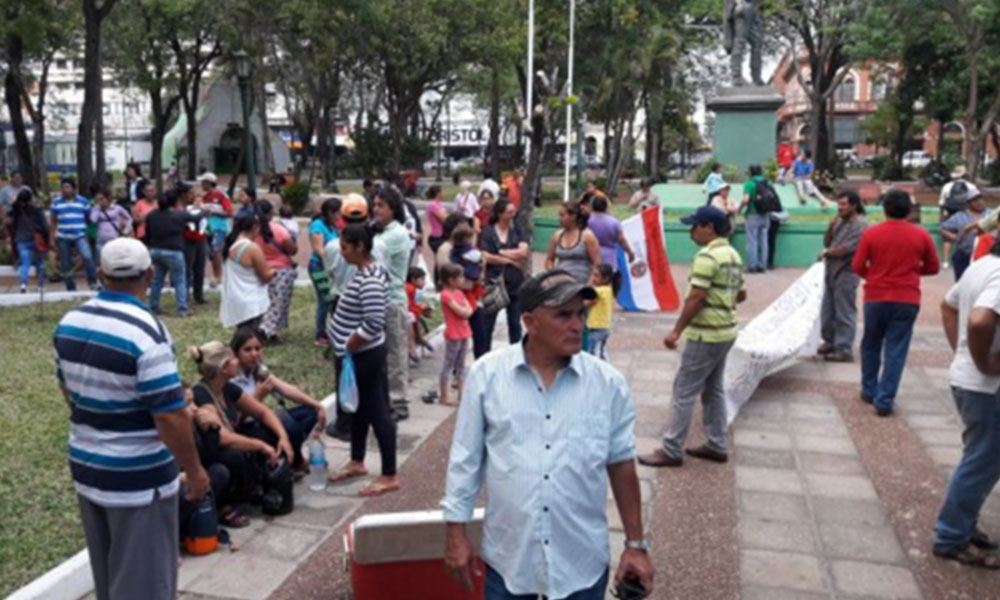 Los bañadenses marcharon desde la Plaza Uruguaya. Foto://@edugimenez93 