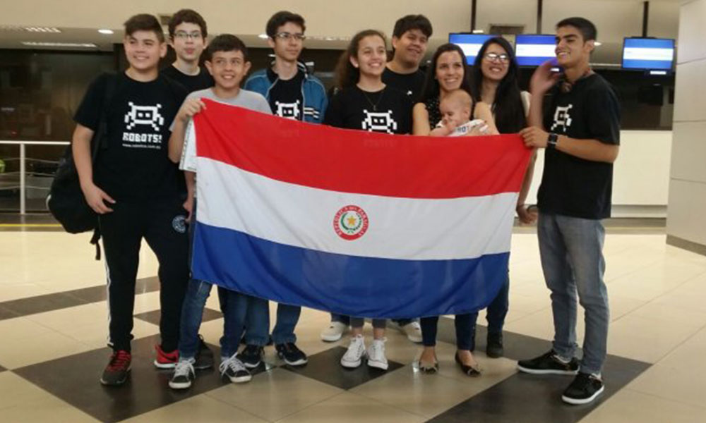 Los estudiantes tomaron vuelo con destino a Chile esta mañana. Foto://Ultimahora.com