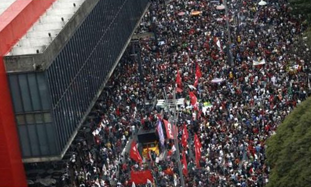 Miles salieron a las calles a protestar contra la destitución de Dilma. Foto://www.andes.info.ec