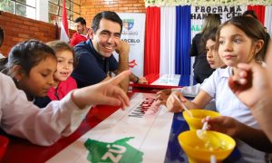 El gobernador Marcelo Soto participó de la apertura en la escuela 810 de R, I. 3 Corrales. || Cortesía