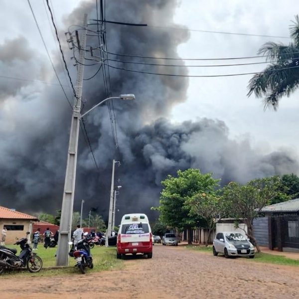 Incendio de gran magnitud en planta avícola de Pechugón en Capiatá