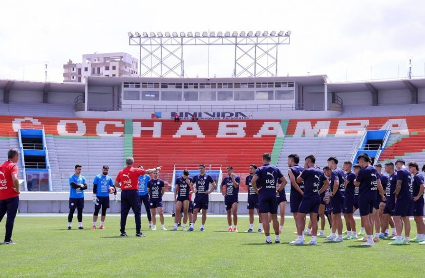 Últimos ajustes albirrojos bajo el cielo de Cochabamba