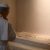 El papa León XIV visitó la tumba de Francisco y le ofreció una rosa blanca en homenaje silencioso