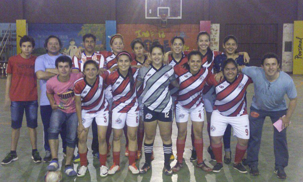 Plantel de jugadores y cuerpo técnico de la Selección Femenina Ovetense. Foto://Gentileza. 