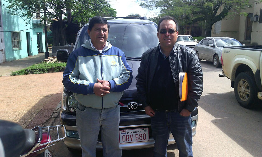  Miguel Alfonso (i), vicepresidente y Ever Flores (d), Presidente de la Asociación de Transporte Alternativo de la ciudad de Coronel Oviedo. //OviedoPress 