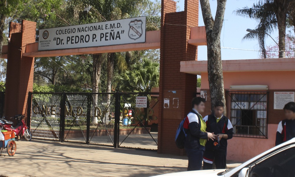 Fachada del Colegio Nacional Dr. Pedro P Peña. Foto://OviedoPress.