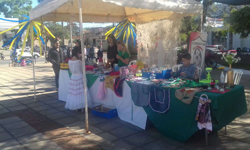 La Feria de Reciclados se desarrolla en la explanada de la Catedral de Coronel Oviedo. //OviedoPress