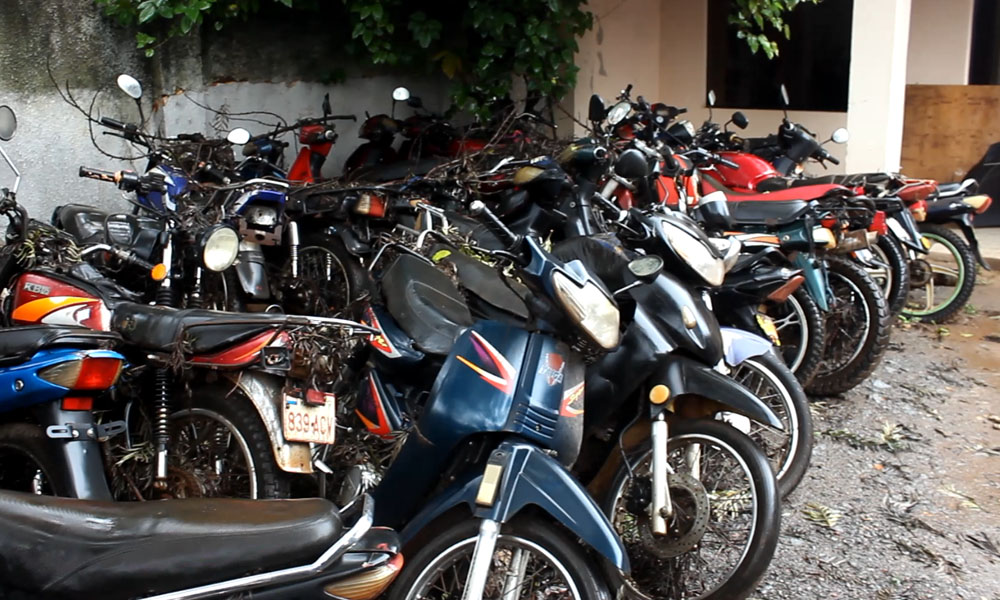 Motocicletas varadas en la sede de la Patrulla Caminera, de Coronel Oviedo. Foto://OviedoPressTV. 