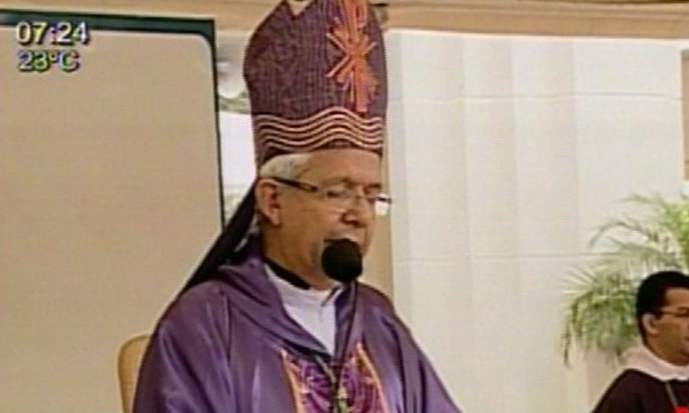 El obispo de las FF.AA y de la Policía Nacional, Adalberto Martínez, fue el encargado del octavo día del novenario en Caacupé. //Captura de pantalla - Telefuturo