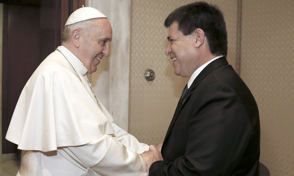 El presidente Horacio Cartes es recibido por el papa Francisco. Foto://Archivo ÚH