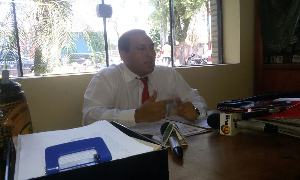 Abog. Luis Torres, asesor jurídico de la Municipalidad de Coronel Oviedo, este lunes en rueda de prensa. //OviedoPress