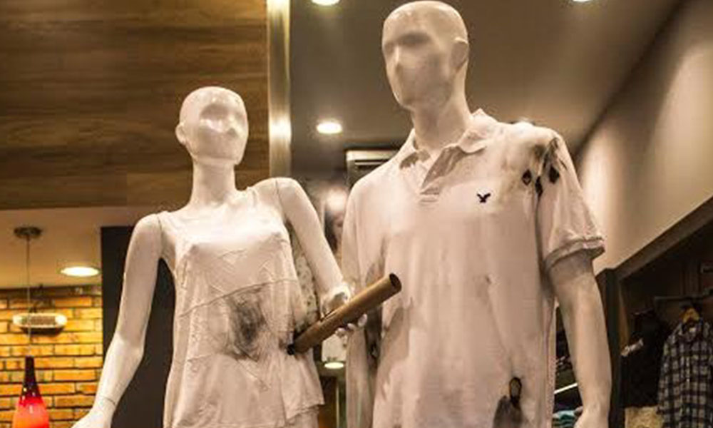 Maniquís con ropa quemada es la campaña de una tienda en Shopping -  OviedoPress
